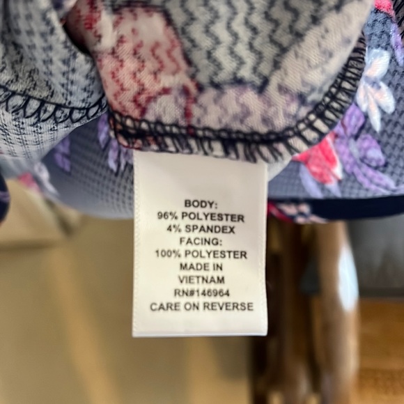 Elle - women's midi Dress Sz Large. Blue with red and purple flowers. V-neck - Picture 4 of 5